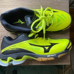 Mizuno Women's Wave Lightning Z2 Volleyball Shoe